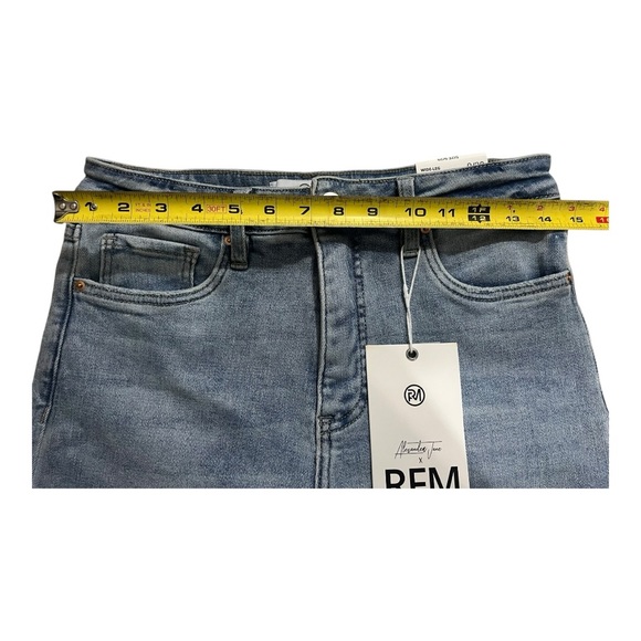 RFM Chloe High Rise Wide Leg Cropped Frayed Jeans - Picture 8 of 9